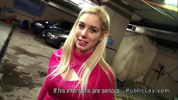 Bedste Female boss wanking cock in public garage nye film