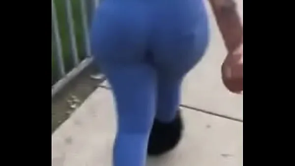 최고의 big booty ebony ass jiggle while walking 새 영화