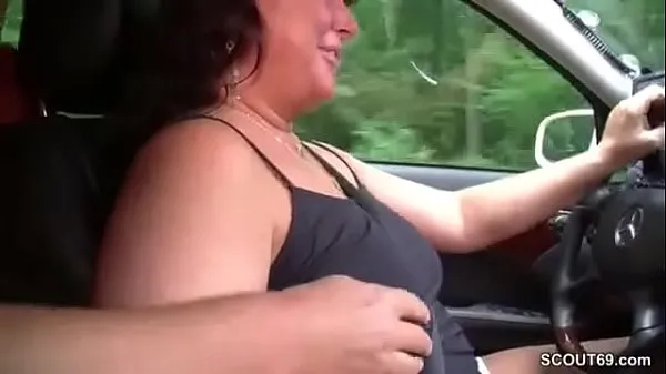 Beste MILF taxi driver lets customers fuck her in the carneue Filme
