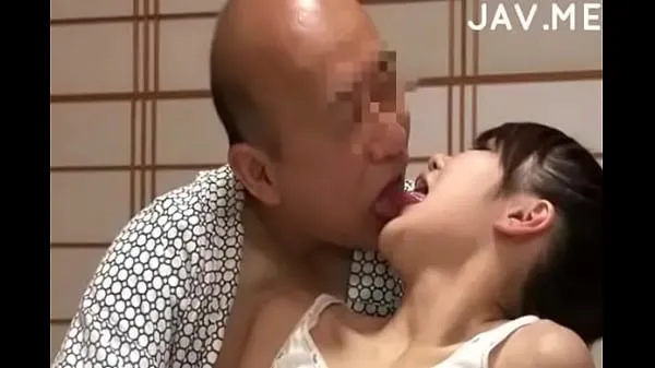 최고의 Delicious Japanese girl with natural tits surprises old man 새 영화