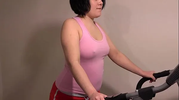 Beste Anal masturbation on the treadmill, a girl with a juicy asshole is engaged in fitness nye filmer