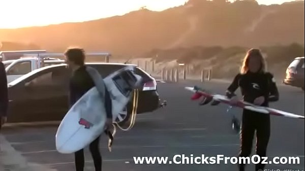 Beste Horny Aussie chicks watch surfers nieuwe films