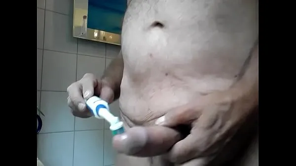 Bathroom - jerk off and cum with a toothbrush Film baru terbaik