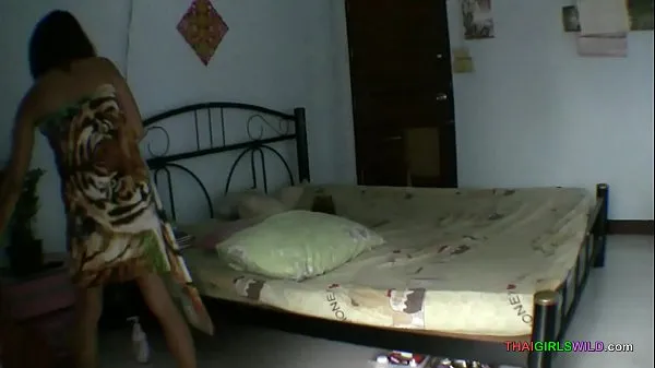 Bästa Thai girl cheats on husband gets fucked in her small room nya filmer
