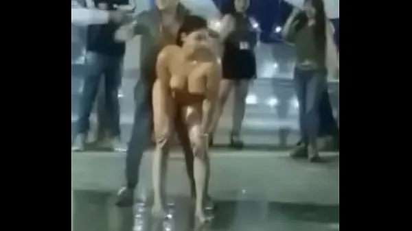 Najlepšie nové filmy (Veneca makes a naked striper in Peru)