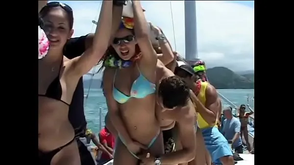 Beste Naghty sunburnt girls in Hawaiian skirts enjoy neverending group sex orgy on the cruising boat nye filmer