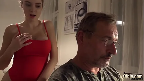 I migliori Bald old man puts his cock inside teen pussy and fucks hernuovi film