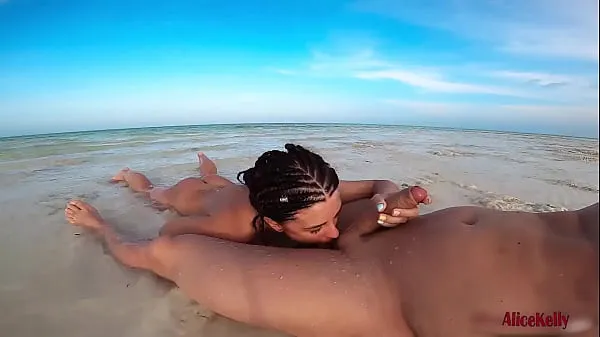 Najlepšie nové filmy (Nude Cutie Public Blowjob Big Dick and Swallows Cum on the Sea Beach)