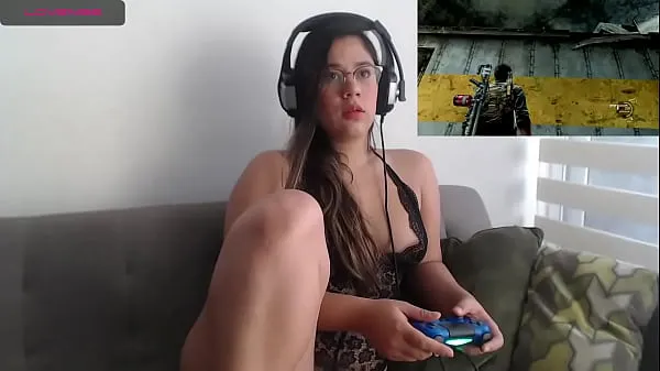 Meilleurs Sexy Latina jouant à un jeu vidéo nouveaux films