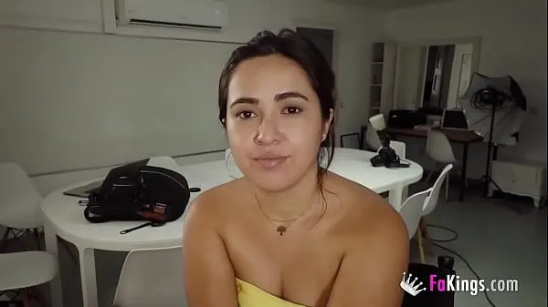 أفضل Andrea, Latina, wants a WILD FUCK with a professional cock أفلام جديدة