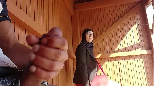 بہترین young boy shocks this muslim girl who was waiting for her bus with his big cock, OMG !!! someone surprised them; he might have problems and run away نئی فلمیں