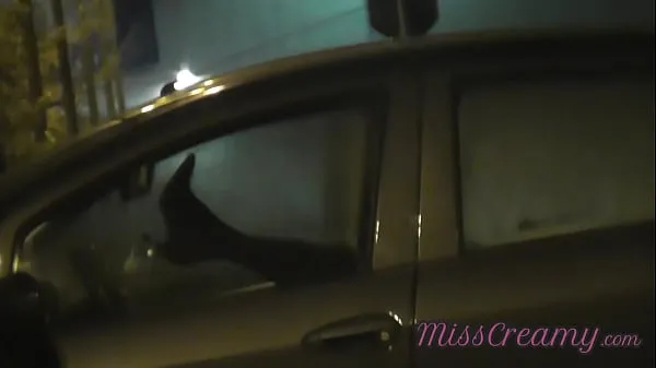 En iyi Sharing my slut wife with a stranger in car in front of voyeurs in a public parking lot - MissCreamy yeni Film