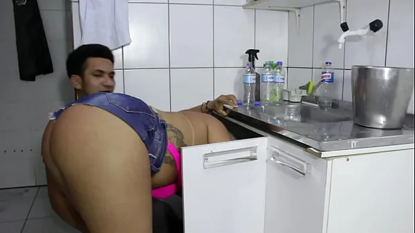 أفضل The cocky plumber stuck the pipe in the ass of the naughty rabetão. Victoria Dias and Mr Rola أفلام جديدة