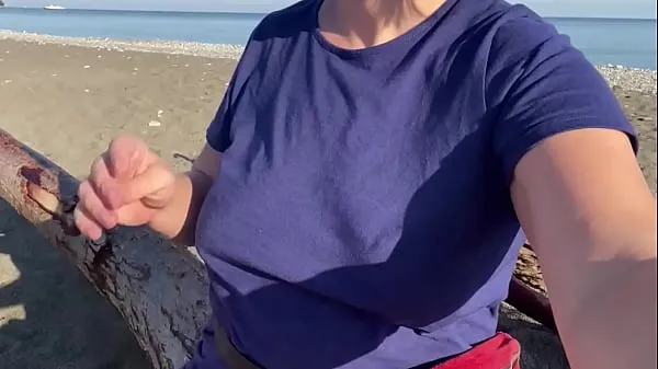 Najlepšie nové filmy (Pissed herself on a public beach. And peed in the bathroom and then started farting. Pee compilation. Pissing outdoor. Pissing outside)