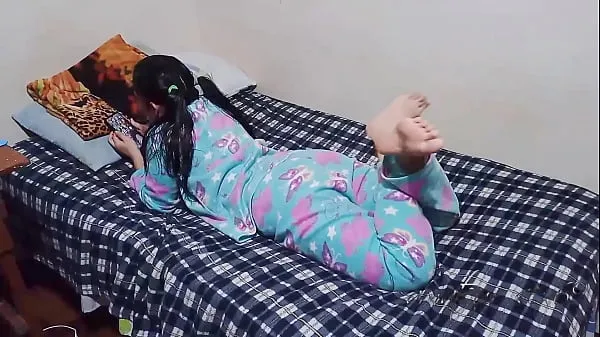 My pretty neighbor in pajamas lets me see her underwear and fuck her before they discover us, we're home alone and I took the opportunity to fuck her Phim mới hay nhất