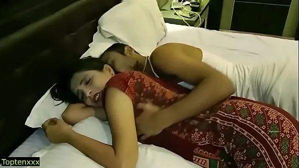Najlepšie nové filmy (Indian hot beautiful girls first honeymoon sex!! Amazing XXX hardcore sex)