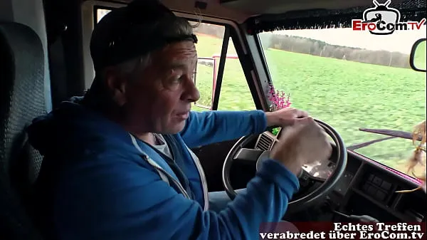 أفضل German teen Hitchhiker pick up and fuck in car with grandpa أفلام جديدة