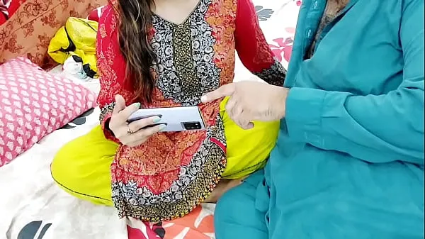 PAKISTANI REAL HUSBAND WIFE WATCHING DESI PORN ON MOBILE THAN HAVE ANAL SEX WITH CLEAR HOT HINDI AUDIO Filem baharu terbaik