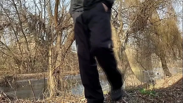 Beste StepSon-in-law jerks off his dick to mother-in-law pissing in nature nye filmer