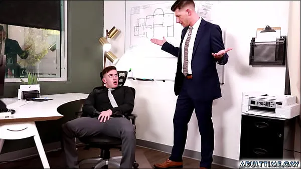 Beste Trevor Brooks got office anal fuck with his boss Jordan Starr. Trevor is In the office, he soon notices that he's the only one around, he pulling his cock Starr, happens by and catches him nye filmer