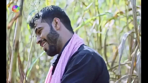 Desi girlfriend fucks with boyfriend in the field in the forest Hindi Filem baharu terbaik