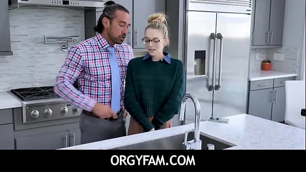 OrgyFam - Stepdad giving his stepdaughter that sexual punishment Film baru terbaik