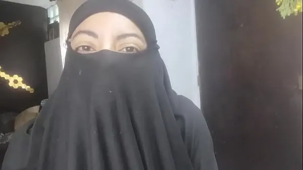 En iyi Real Horny Amateur Arab Wife Squirting On Her Niqab Masturbates While Husband Praying HIJAB PORN yeni Film