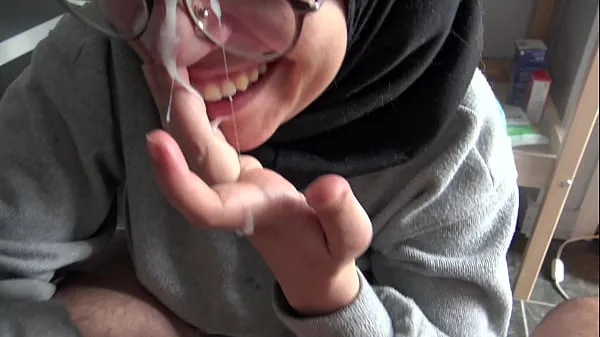 Najlepsze A Muslim girl is disturbed when she sees her teachers big French cock nowe filmy