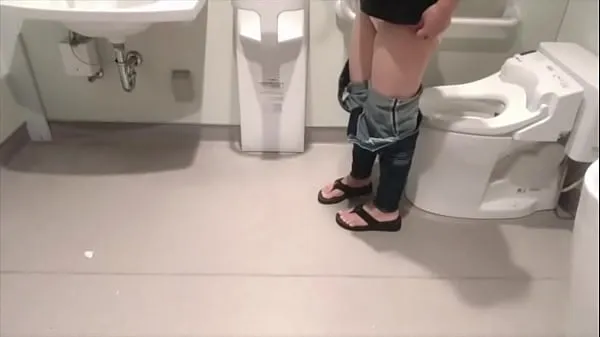I migliori Amateur] A female student masturbates in the supermarket training room because she can't hold backnuovi film