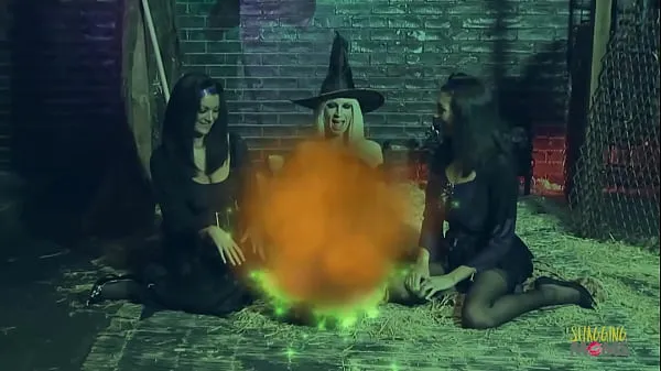 A legjobb Witch and her slutty friends crave multiple dicks at once új filmek