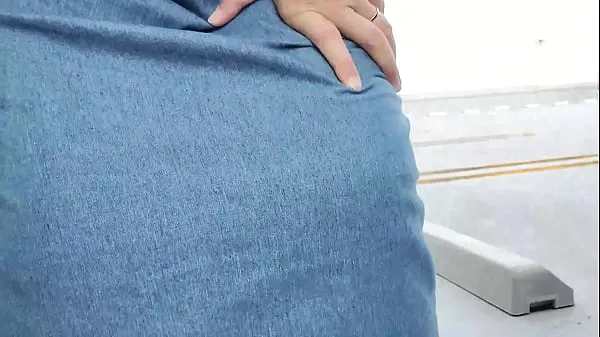 最佳A married woman gets excited with her breasts exposed during outdoor masturbation：The full video新电影