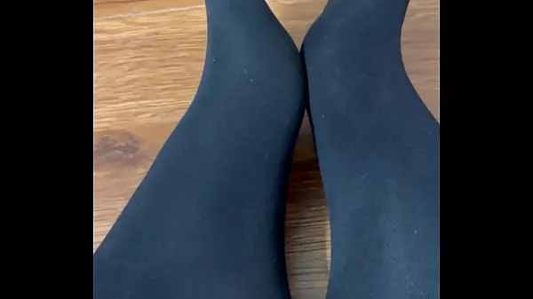 新しい映画Flaunting and rubbing together my black nylon feetベスト