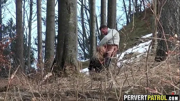 Beste Hot couple fucking in the woods doesn't know they are on camera.1 nye filmer